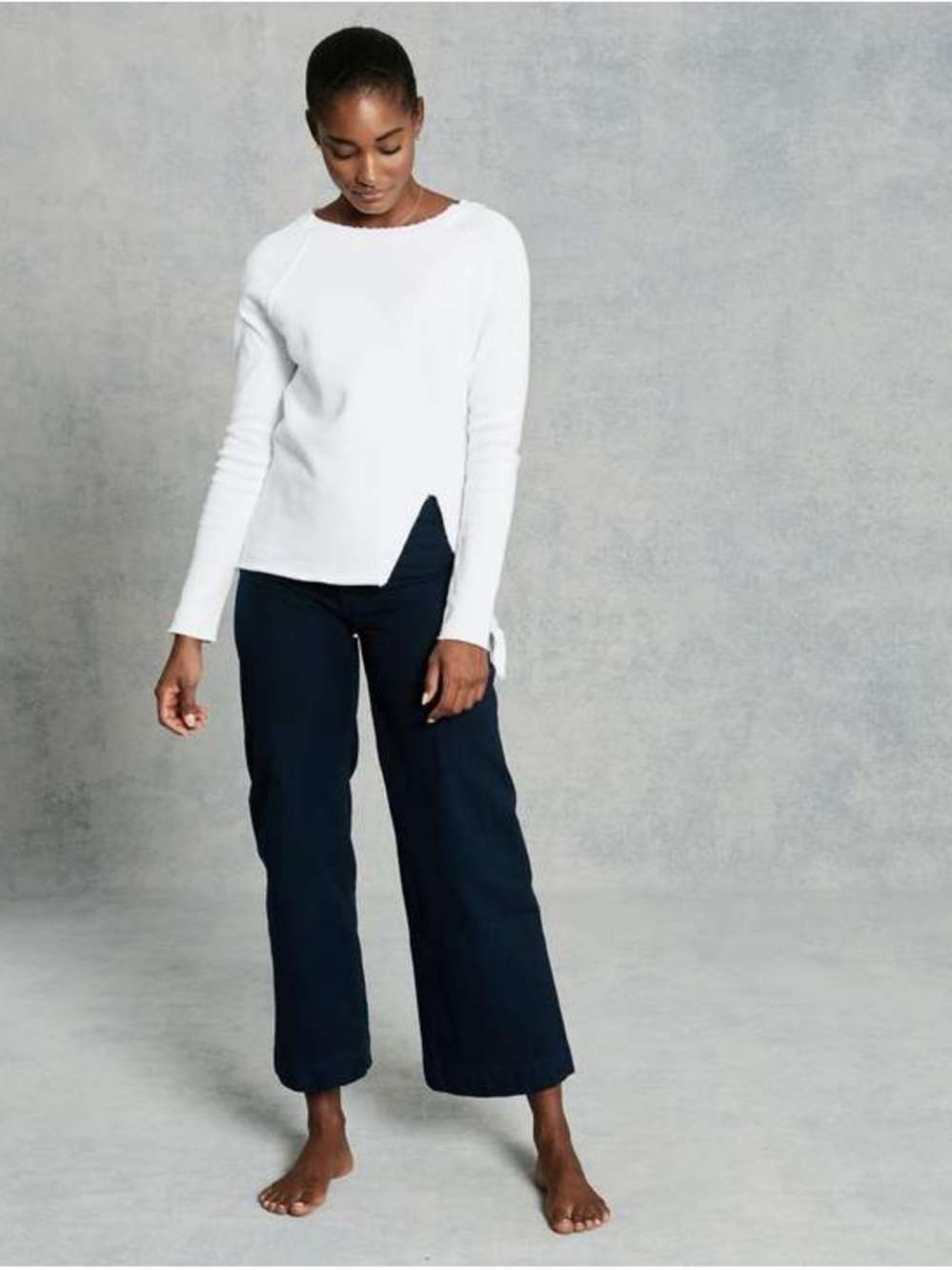 Frank & Eileen White Asymmetric Hem Knit Sweatshirt